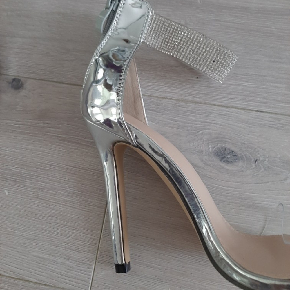 Heels - Picture 3 of 5